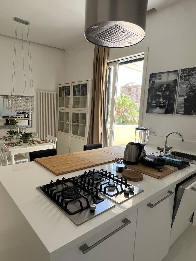 Rome, Beautiful Apartment In A Vintage Building Ostia Buitenkant foto